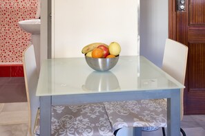 Dining - Casa Curro — Cozy Studio with Garden Views in Baena (Baena)