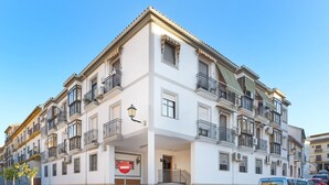 A multi-story building with balconies, a staircase, and a 'no entry' sign. - Casa Curro — Cozy Studio with Garden Views in Baena (Baena)
