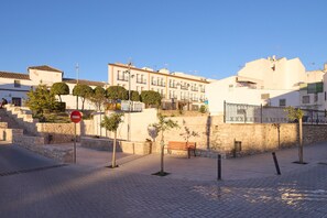 Exterior - Casa Curro — Cozy Studio with Garden Views in Baena (Baena)