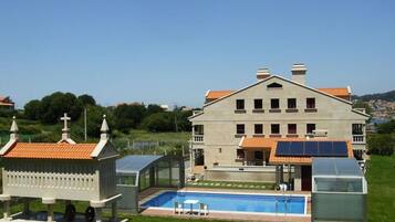 Een verwarmd zwembad