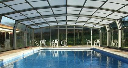 Rez-de-chaussée avec piscine partagée, terrasse privée et Wi-Fi