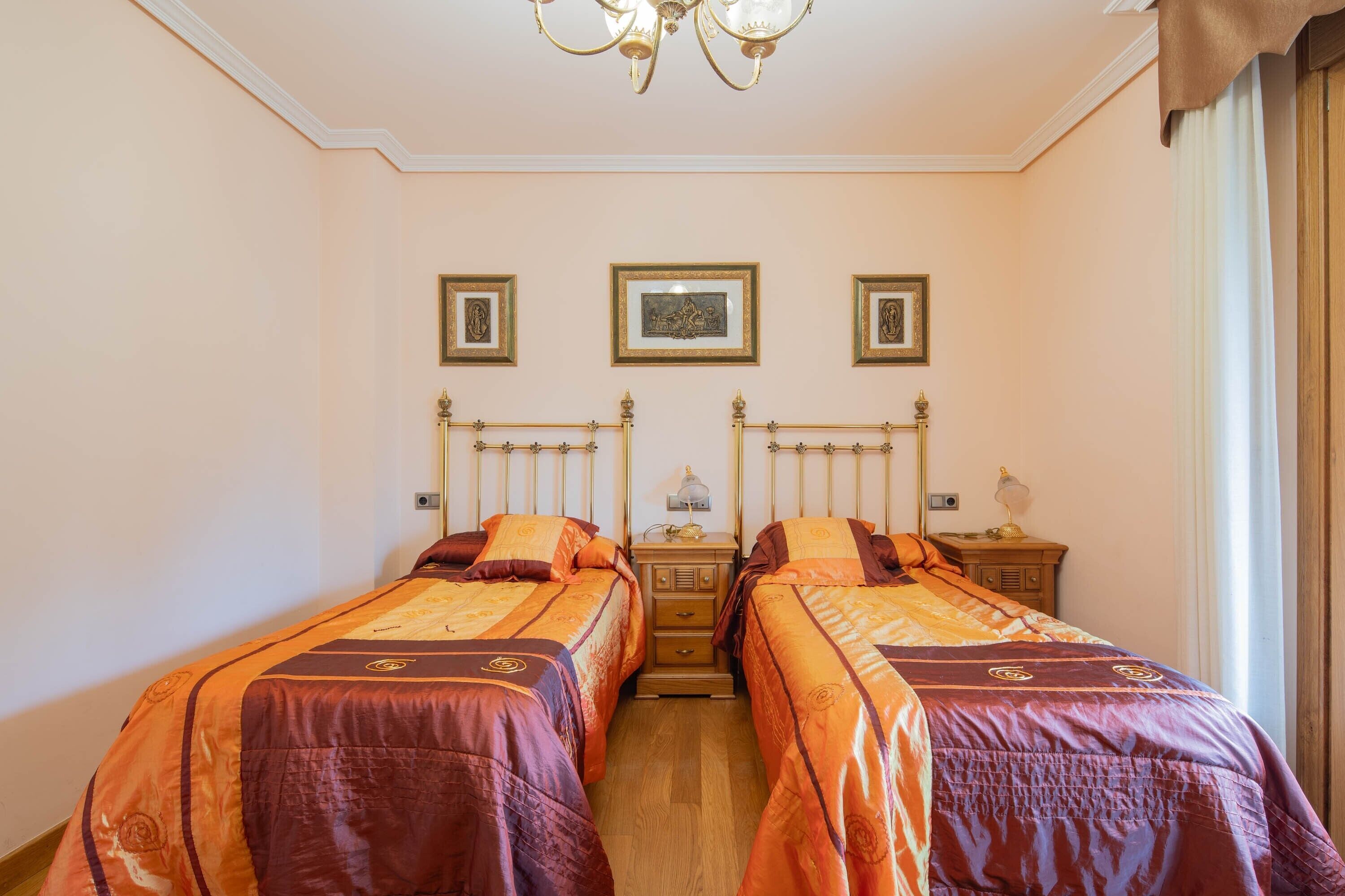 2 slaapkamers, een strijkplank/strijkijzer, gratis wifi, beddengoed