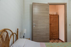 1 habitación, tabla de planchar con plancha, wifi gratis y ropa de cama 