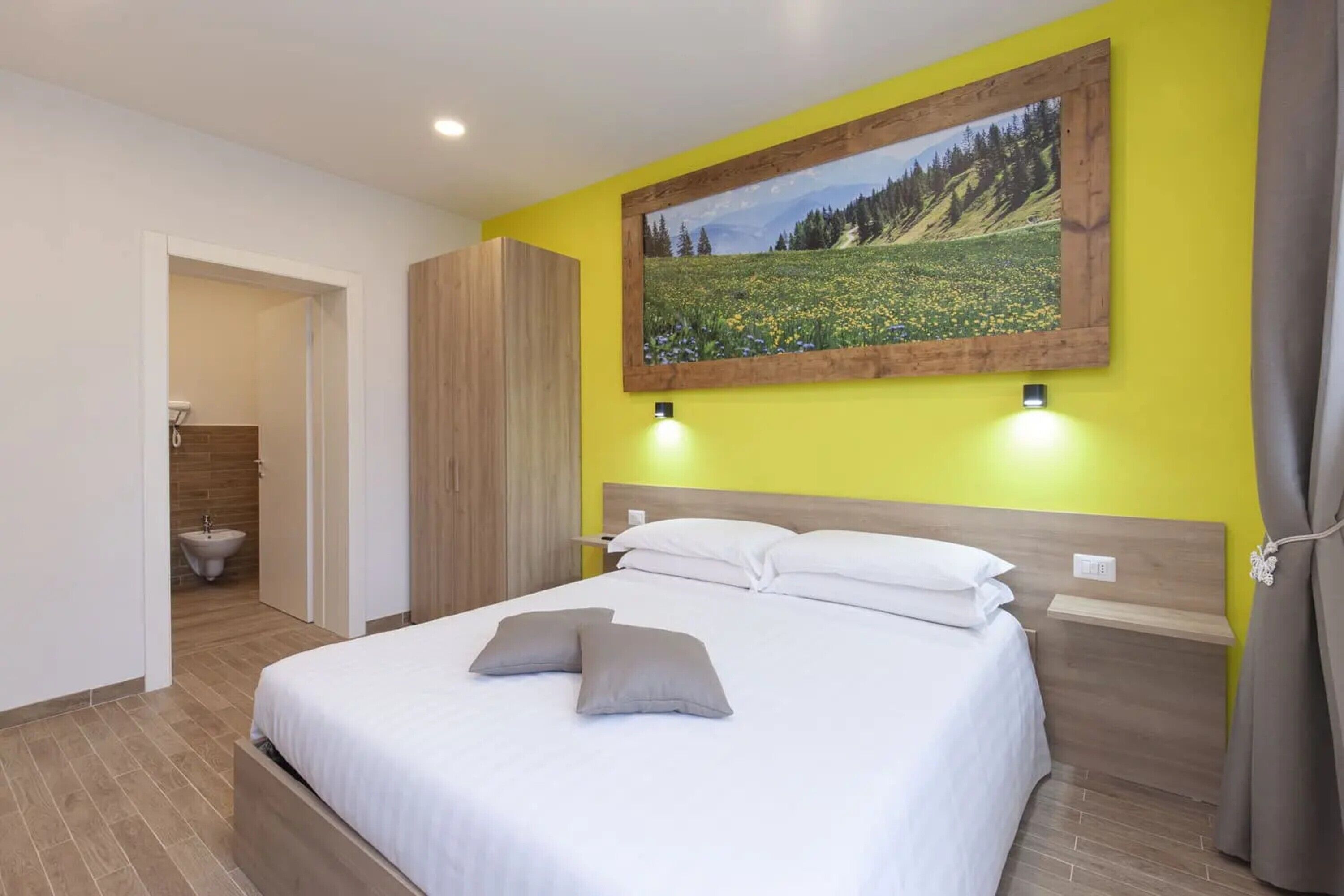 6 bedrooms, free WiFi, bed sheets