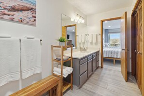 3 chambres, fer et planche à repasser, Wi-Fi gratuit, draps fournis