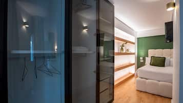 2 bedrooms, desk, WiFi, bed sheets