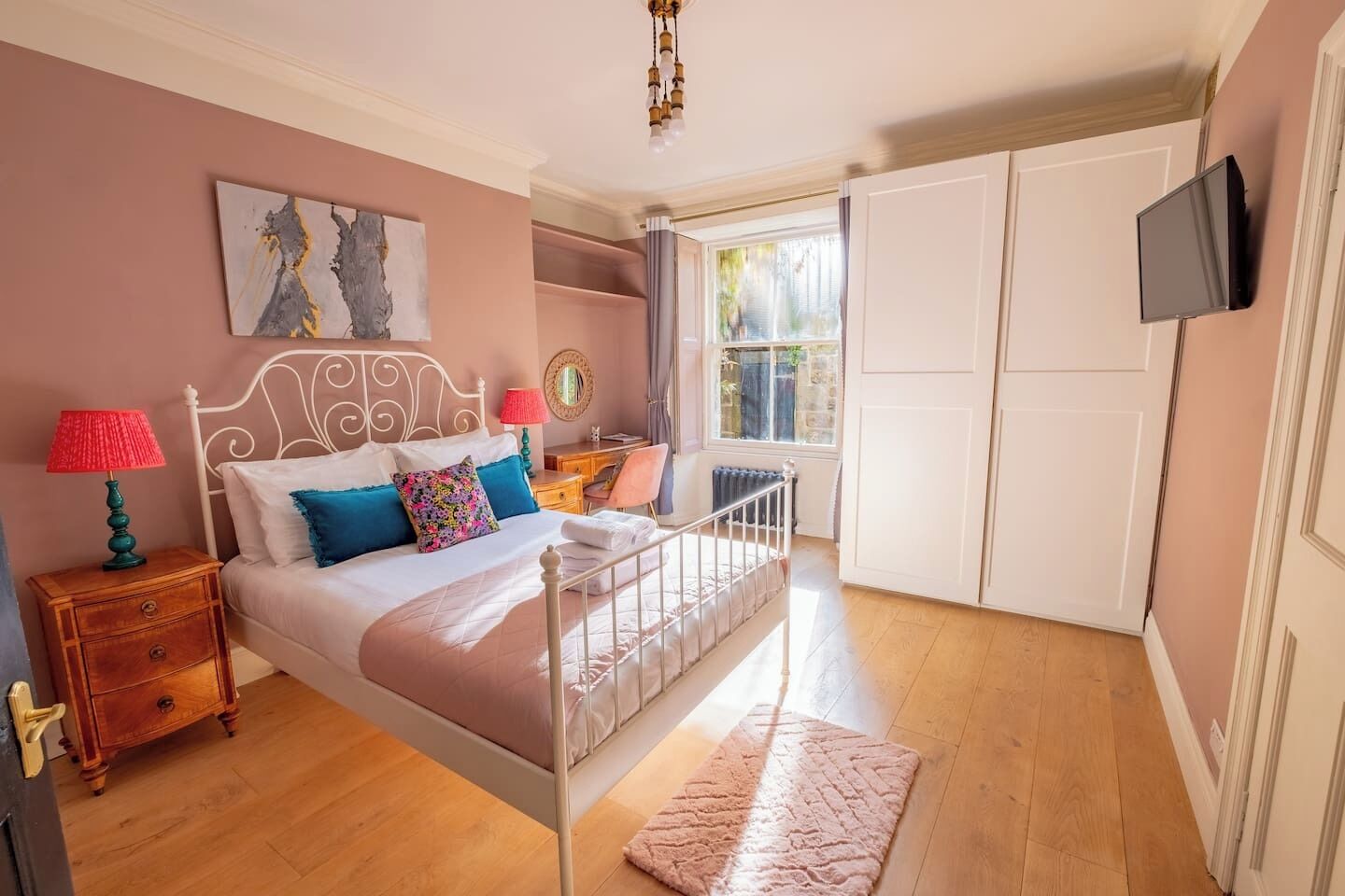 Iron/ironing board, WiFi, bed sheets