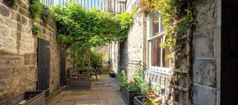 Saxe-Coburg Sauna Apartment Stockbridge