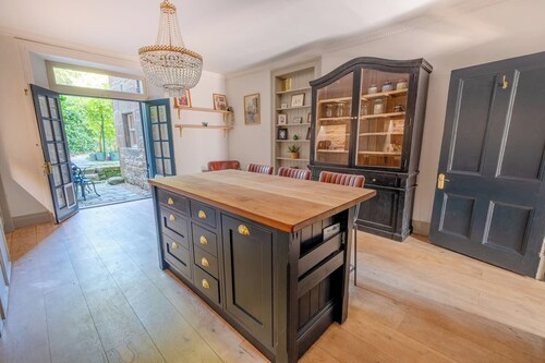 Saxe-Coburg Sauna Apartment Stockbridge