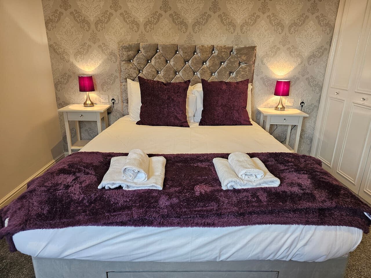 Iron/ironing board, WiFi, bed sheets