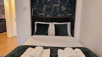 2 bedrooms, iron/ironing board, WiFi, bed sheets