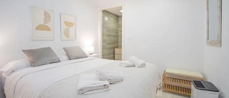 1 habitación, tabla de planchar con plancha, wifi y ropa de cama