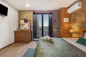 3 bedrooms, iron/ironing board, free WiFi, bed sheets - Villa 'Casa De Campo Com Vista A Montanha' with Mountain View and Air Conditioning (Sever do Vouga)