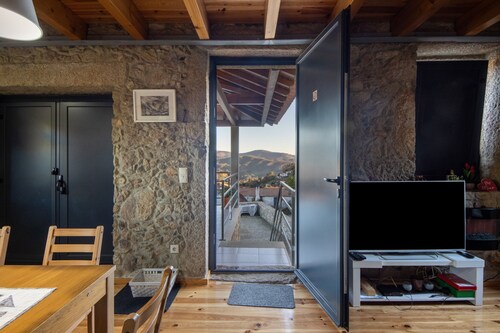 Villa 'Casa De Campo Com Vista A Montanha' with Mountain View and Air Conditioning