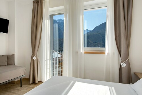 Room 'Camera G Beige' with Lake View, Shared Terrace and Wi-Fi