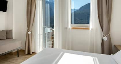 Room 'Camera G Beige' with Lake View, Shared Terrace and Wi-Fi