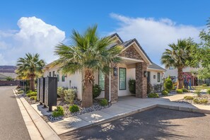 Exterior - Freedom Village 549, Smart TV, Private Balcony, Resort Amenities and more (Washington)