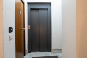 Interior - Apartment 'Al Vicolo Basic' with Balcony, Wi-Fi and Air Conditioning (Palermo)