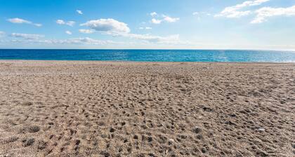 Villa 'Marecalmo Holiday House' with Private Terrace, Wi-Fi and Air Conditioning