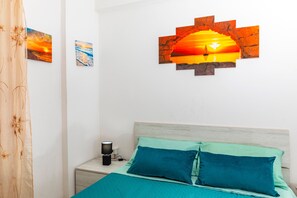 1 slaapkamer, een strijkplank/strijkijzer, gratis wifi, beddengoed