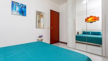 1 chambre, fer et planche à repasser, Wi-Fi gratuit, draps fournis