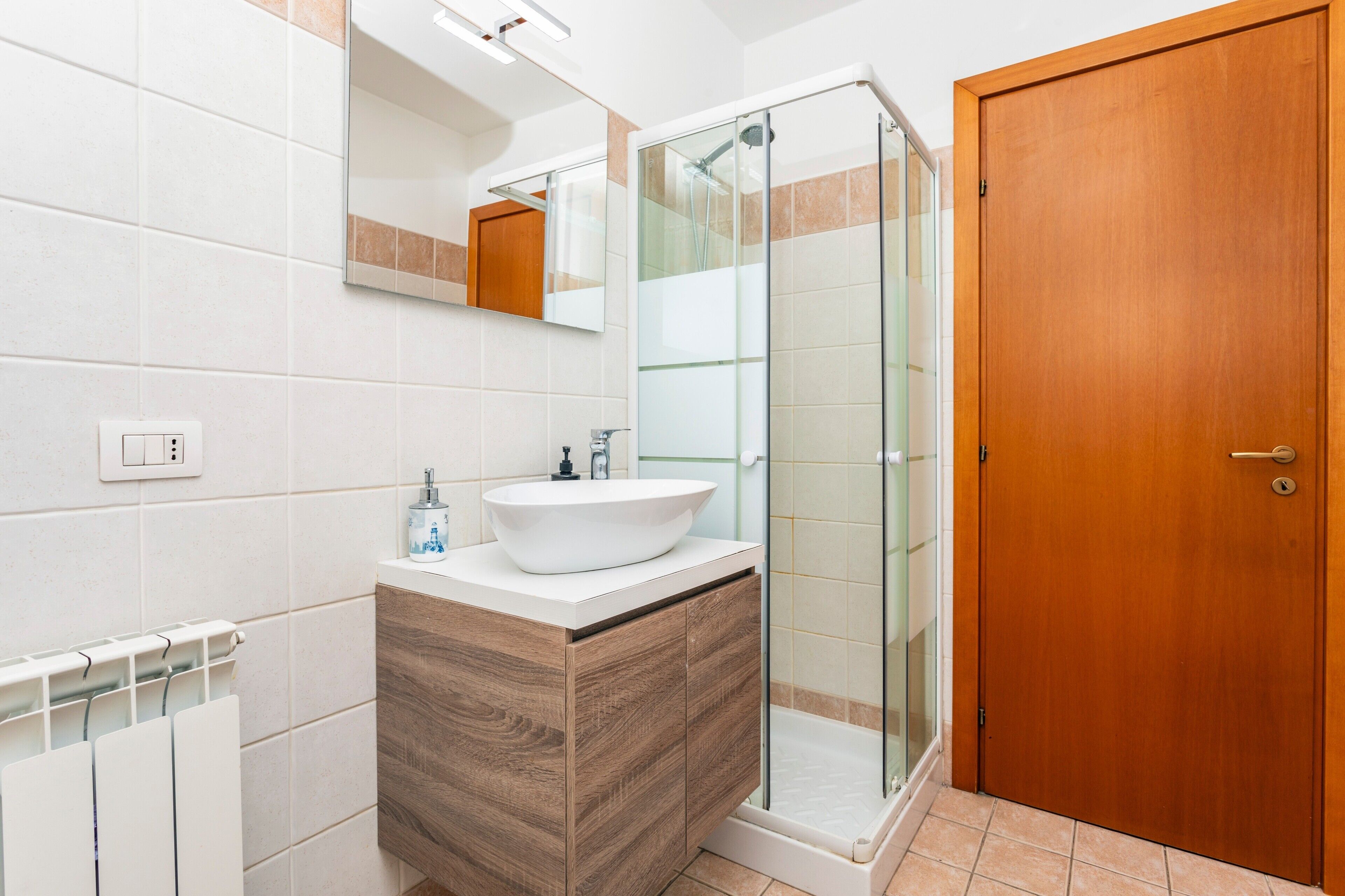 Bruser, hårtørrer, håndklæder