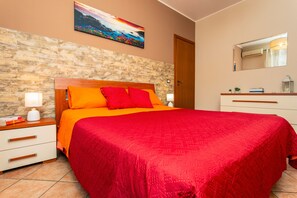 1 chambre, fer et planche à repasser, Wi-Fi gratuit, draps fournis