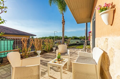 Il Giardino Delle Ninfe Sea Apartment with Mountain View, Wi-Fi & Air Conditioning
