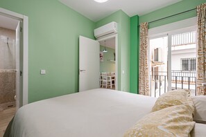 1 habitación, tabla de planchar con plancha, wifi gratis y ropa de cama 