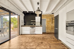 Refrigerador, microondas, horno, placa de cocina