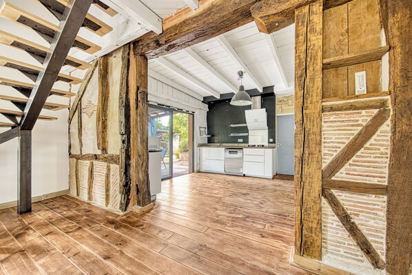 Interior - Welcome to Zot – Haven of Peace in the Heart of the Bordeaux Vineyards (Petit-Palais-et-Cornemps)