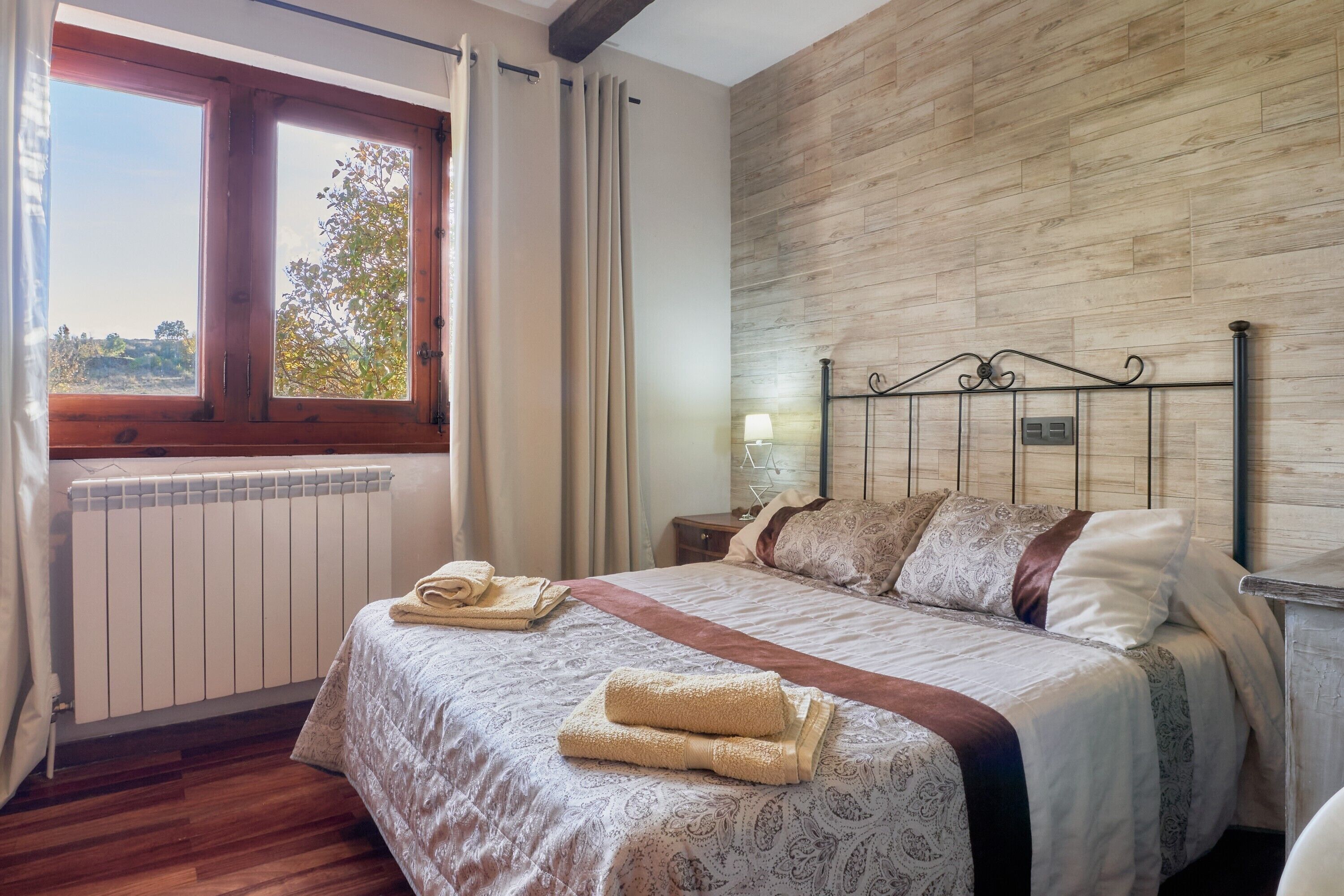 5 sovrum, strykjärn/strykbräda och sängkläder