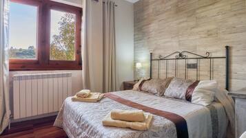 5 bedrooms, iron/ironing board, bed sheets