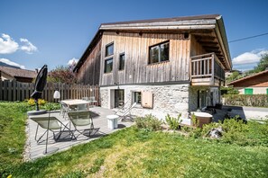 Outdoor dining - Chalet Design Terre De Sapins / Sauna / Coolforkids (Mont-Saxonnex)