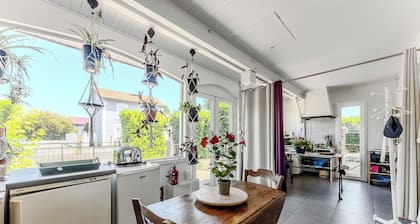 Studio 'Le De La Gare' mit privater Terrasse und WLAN, nahe am Ozean