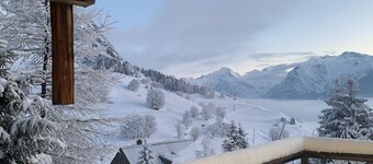 Chalet "Belledonne" with Mountain Views, Private Terrace and Wi-Fi