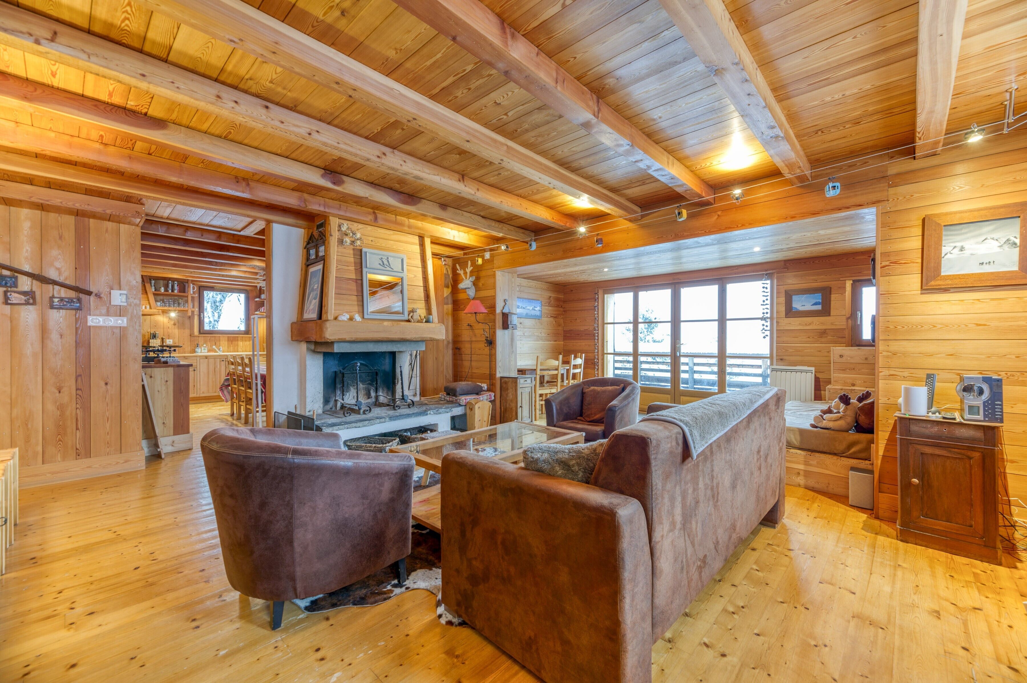 TV, fireplace, ping pong