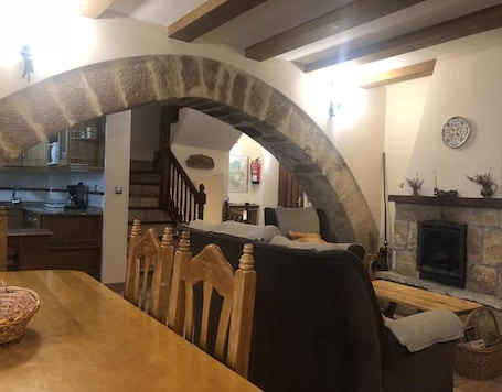 Interior. Country House 'Juderia I' with Wi-Fi