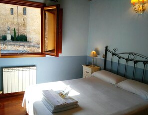 5 bedrooms, free WiFi, bed sheets