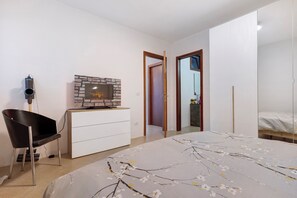 2 chambres, fer et planche Ă repasser, Wi-Fi gratuit, draps fournis