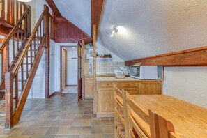 Fridge, microwave, coffee/tea maker, cookware/dishes/utensils