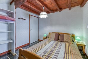 1 chambre, fer et planche à repasser, Wi-Fi gratuit, draps fournis