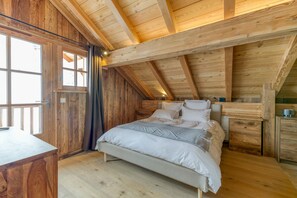 3 bedrooms, iron/ironing board, bed sheets