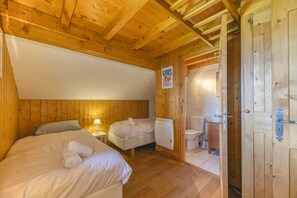 5 bedrooms, desk, iron/ironing board, free WiFi