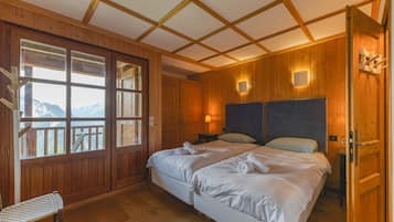 5 bedrooms, desk, iron/ironing board, free WiFi