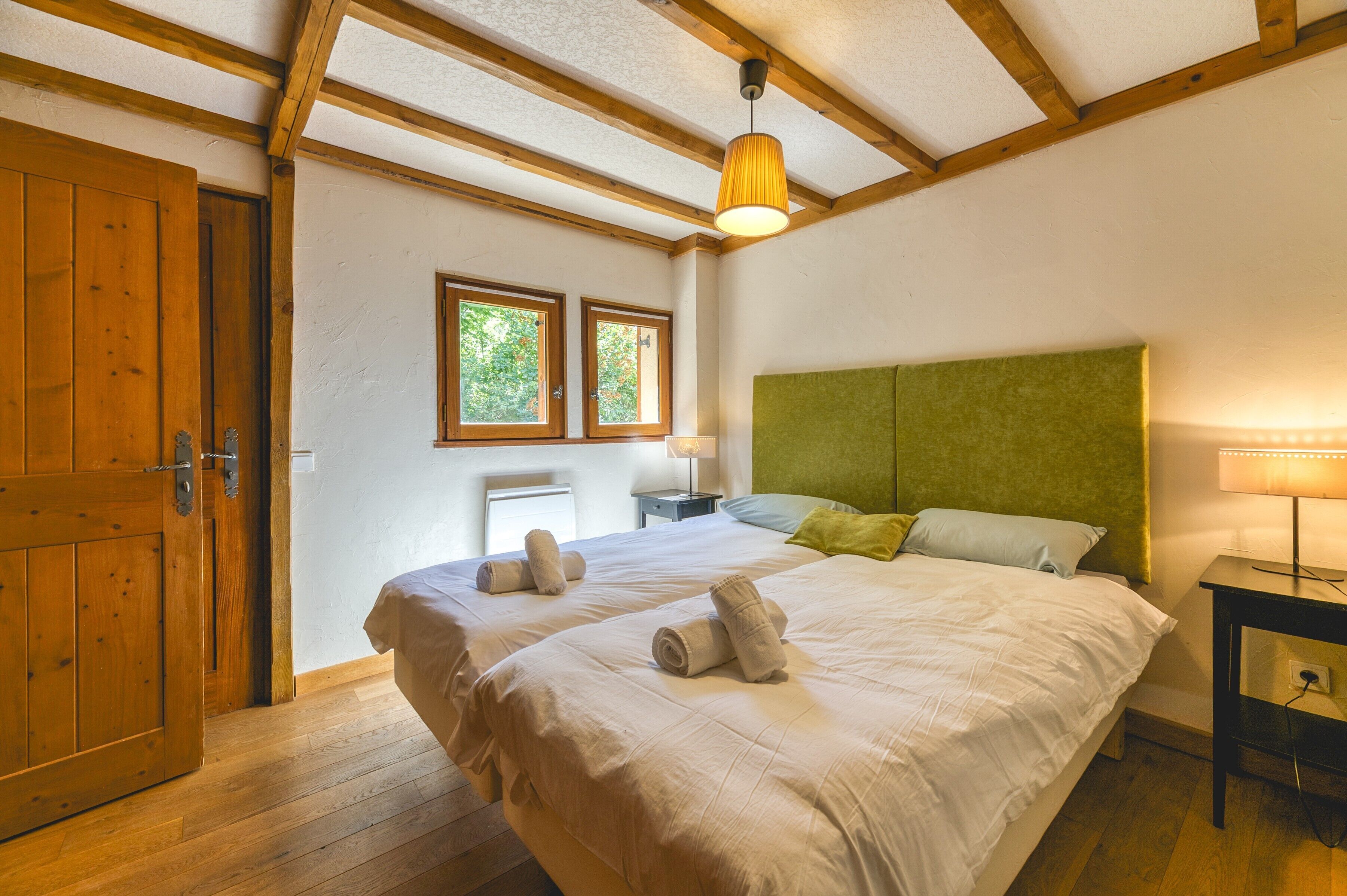 5 Schlafzimmer, Schreibtisch, Bügeleisen/Bügelbrett, kostenloses WLAN