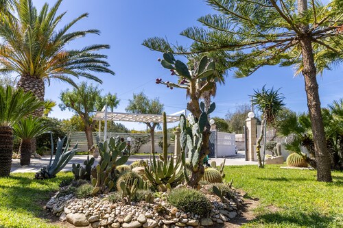 Villa 'Forino Ragusa' con terrazza privata, Wi-Fi e aria condizionata