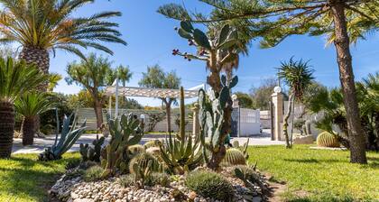 Villa 'Forino Ragusa' with Private Terrace, Wi-Fi and Air Conditioning