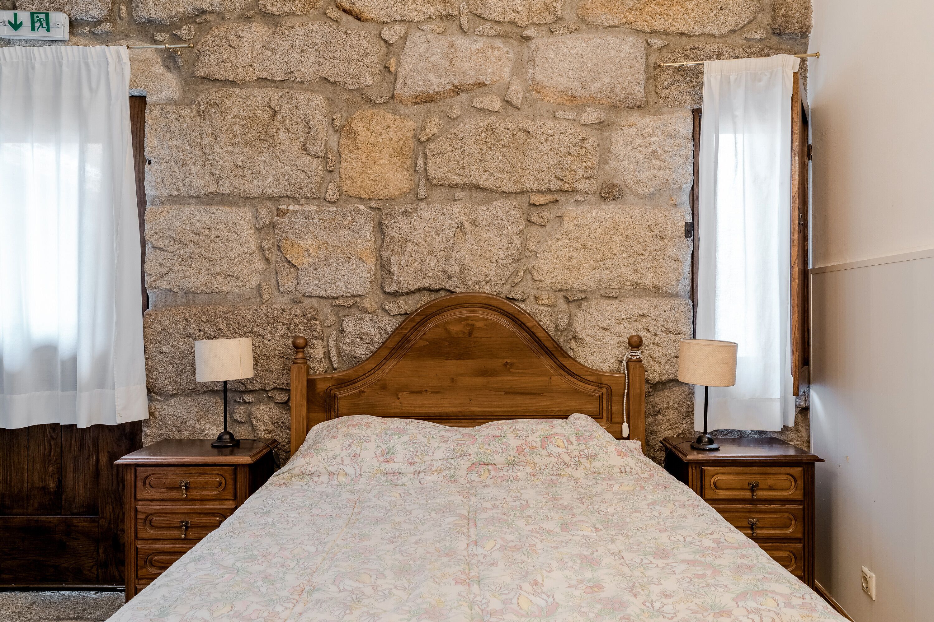 1 habitación, tabla de planchar con plancha, wifi gratis y ropa de cama 