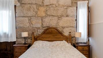 1 habitación, tabla de planchar con plancha, wifi gratis y ropa de cama